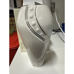 BELLEEK LIVING Modern Swirl Dot 9" Tall Off-White Porcelain Vase‎ VGC